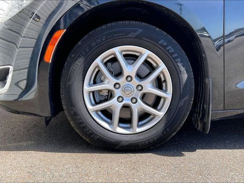 Used 2017 Chrysler Pacifica Touring Plus FWD image 4