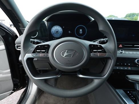 Used 2024 Hyundai Elantra SEL FWD image 6