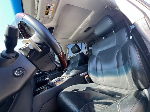 Used 2019 Lexus LX 570 4WD w/ Luxury Package image 16