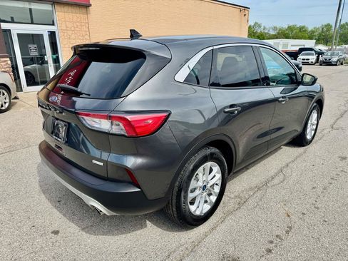 Used 2020 Ford Escape SE image 5