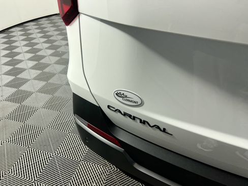 New 2027 Kia Carnival SX w/ Dark Edition Package FWD image 5