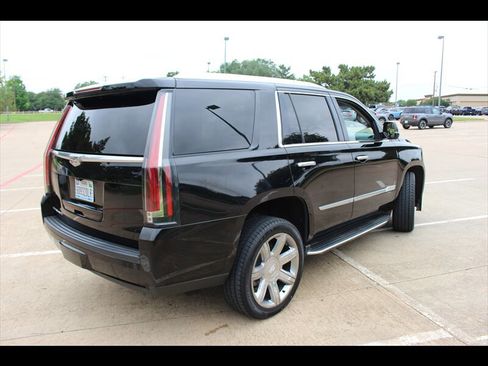 Used 2018 Cadillac Escalade Premium Luxury RWD image 4