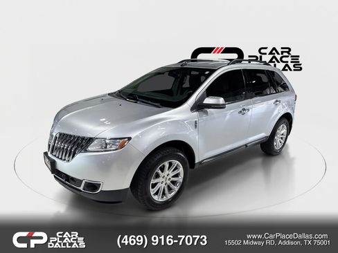 Used 2012 Lincoln MKX FWD image 2