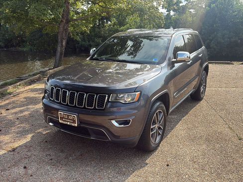 Used 2018 Jeep Grand Cherokee Limited AWD/4WD image 12