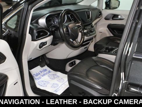 Used 2020 Chrysler Pacifica Touring-L Plus w/ Tire & Wheel Group FWD image 14