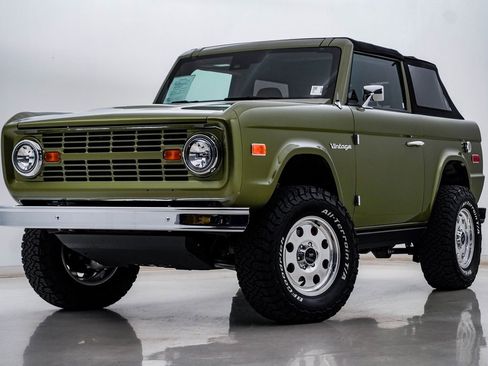 Used 2024 Ford Bronco Black Diamond image 1