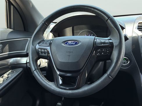 Used 2018 Ford Explorer XLT w/ Equipment Group 202A FWD image 19