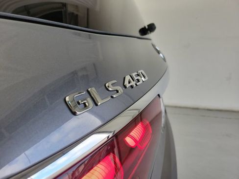 Used 2025 Mercedes-Benz GLS 450 4MATIC image 9