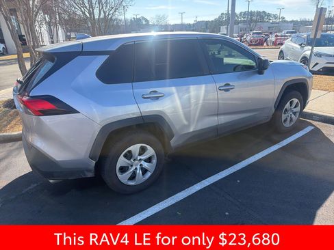Used 2022 Toyota RAV4 LE image 15