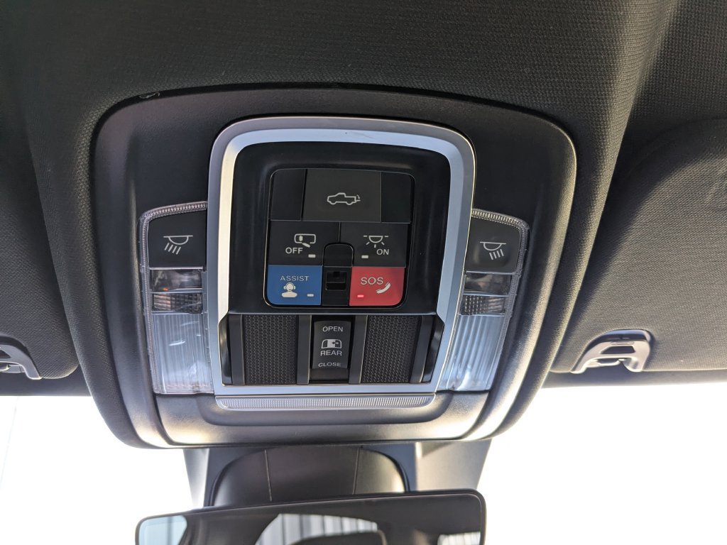 Used 2023 RAM 1500 Laramie AWD/4WD image 3