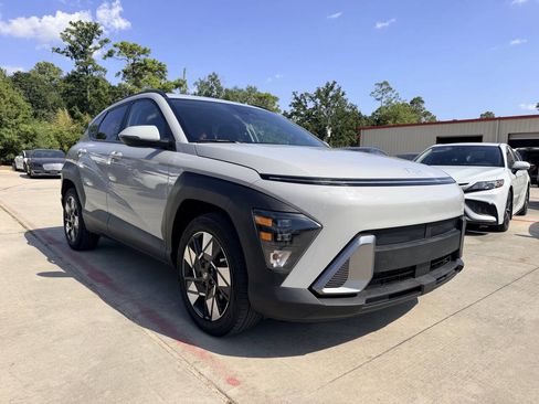 Used 2025 Hyundai Kona SEL FWD image 4