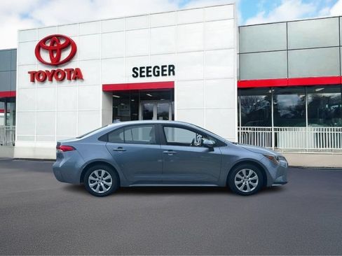 Certified 2022 Toyota Corolla LE FWD image 2