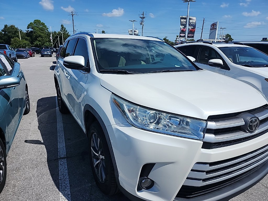 Used 2019 Toyota Highlander XLE FWD image 16