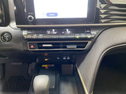 Used 2025 Toyota Camry LE image 41