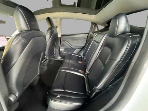 Used 2021 Tesla Model Y Long Range AWD/4WD image 24