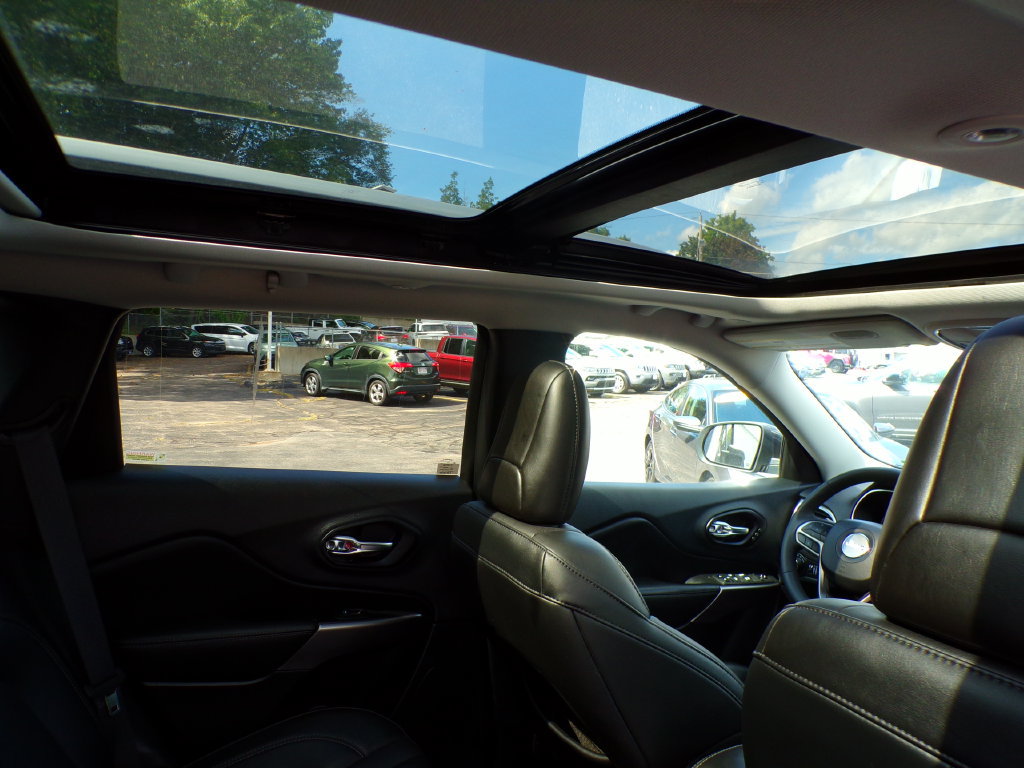 Used 2021 Jeep Cherokee Limited AWD/4WD image 8