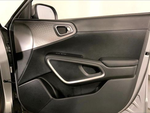 Certified 2025 Kia Soul LX w/ LX Technology Package FWD image 25