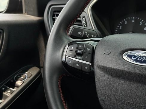 Certified 2022 Ford Escape SEL w/ SEL Stealth AWD Package image 11