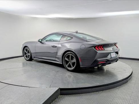 Used 2024 Ford Mustang Coupe image 4