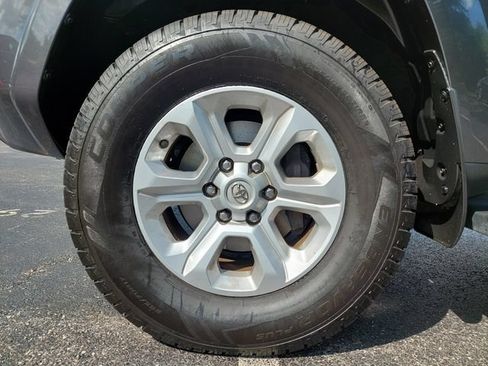 Used 2020 Toyota 4Runner SR5 AWD/4WD image 25
