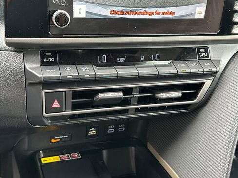 Used 2025 Toyota Camry SE FWD image 23