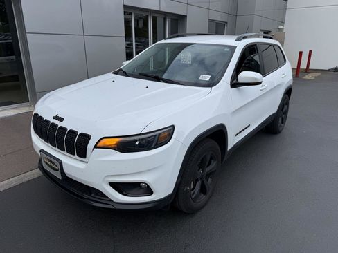 Used 2020 Jeep Cherokee Latitude Plus w/ Cold Weather Group AWD/4WD image 2
