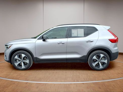 Certified 2026 Volvo XC40 B5 Plus AWD/4WD image 4