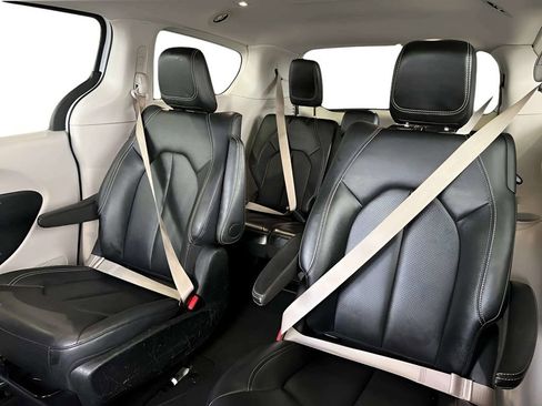 Used 2025 Toyota Grand Highlander AWD image 21