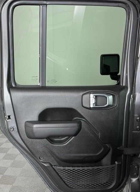 Used 2024 Jeep Gladiator Sport AWD/4WD image 19