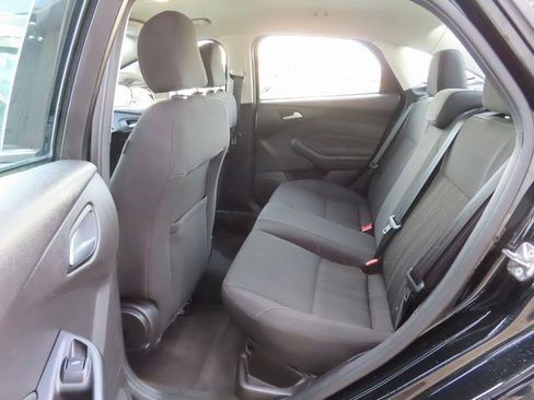 Used 2017 Ford Focus SE image 19