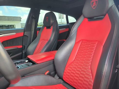 Used 2022 Lamborghini Urus AWD/4WD image 21