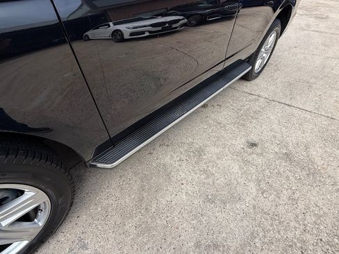 Used 2019 Ford Expedition XLT w/ Equipment Group 202A RWD image 10