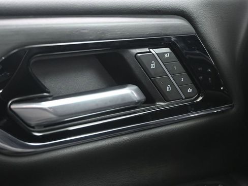 Used 2025 GMC Yukon Denali image 32