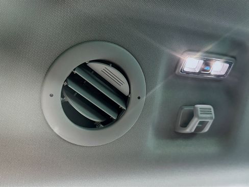 Used 2024 Ford Explorer XLT w/ Equipment Group 202A image 26