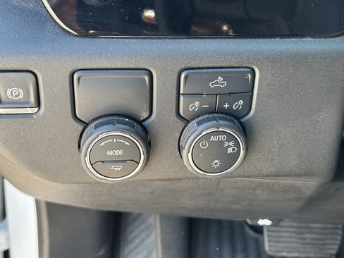 Used 2025 Chevrolet Silverado 1500 LT RWD image 15