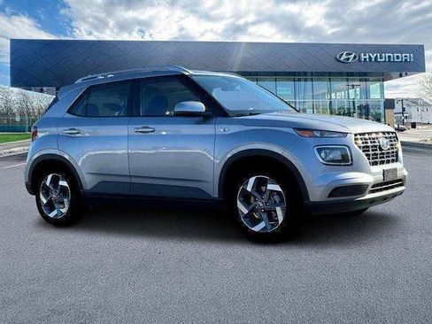 New 2025 Hyundai Venue SEL image 10