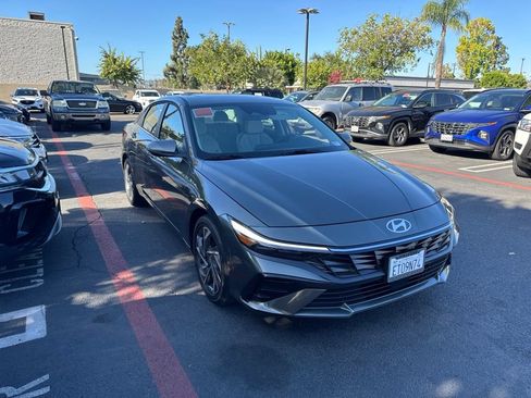 Certified 2026 Hyundai Elantra Limited FWD image 41