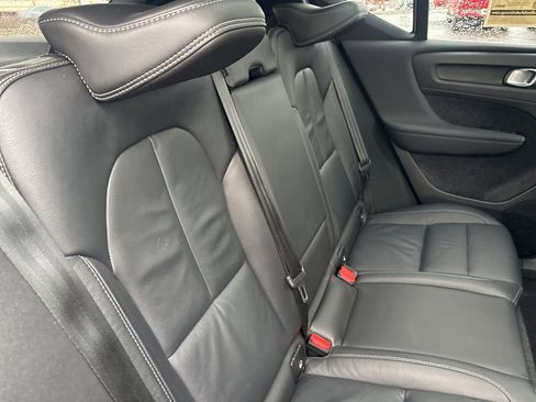 Certified 2023 Volvo XC40 B5 Ultimate w/ Protection Package Premier image 46