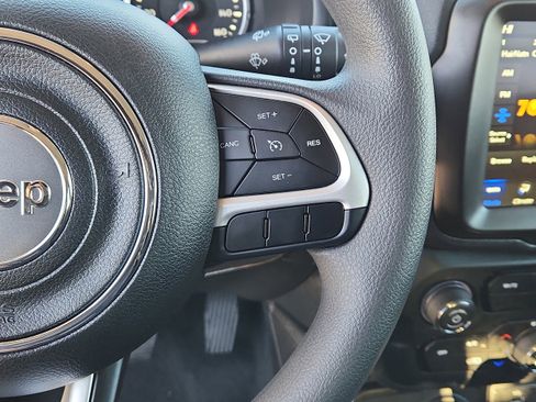 Used 2023 Jeep Renegade Latitude image 17