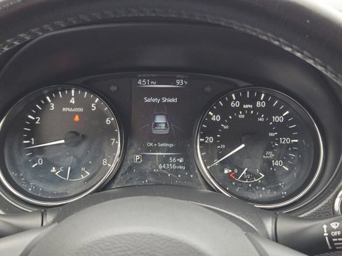 Used 2017 Nissan Rogue SV w/ SV Premium Package FWD image 10