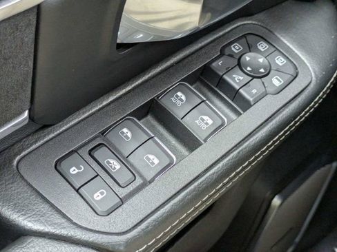 Used 2025 RAM 2500 Laramie AWD/4WD image 24
