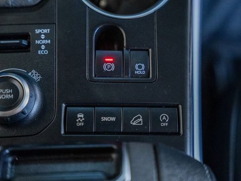 Used 2022 Toyota Highlander XSE image 25