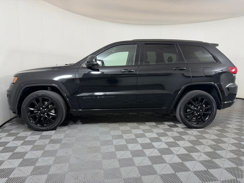 Used 2021 Jeep Grand Cherokee Laredo X AWD/4WD image 2