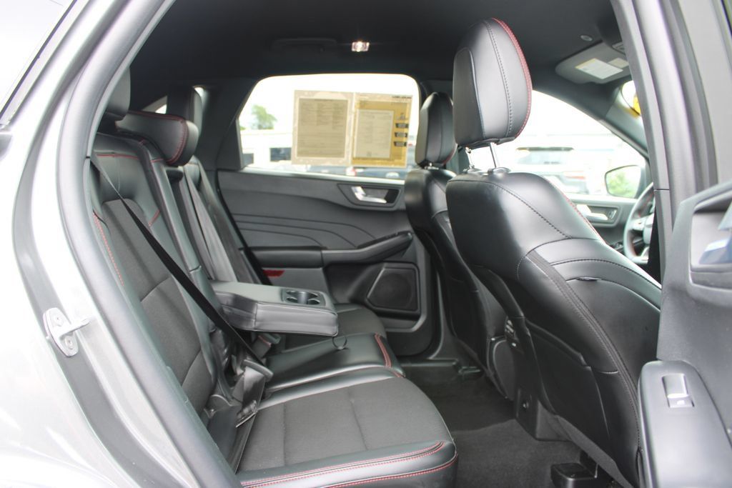 Used 2025 Ford Escape ST-Line FWD image 31