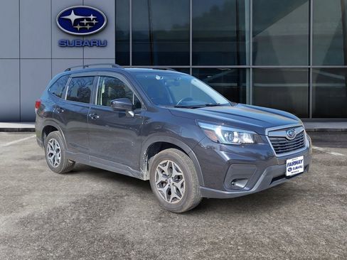 Used 2019 Subaru Forester Premium w/ All-Weather Package image 2