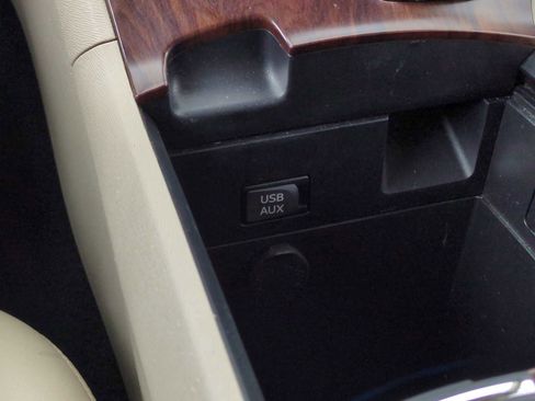 Used 2013 Toyota Venza XLE image 32