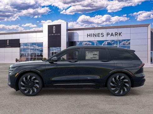 New 2026 Lincoln Nautilus Reserve w/ Jet Appearance Package AWD/4WD image 3