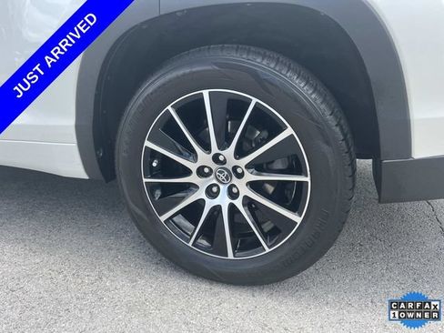 Used 2017 Toyota Highlander SE FWD image 11
