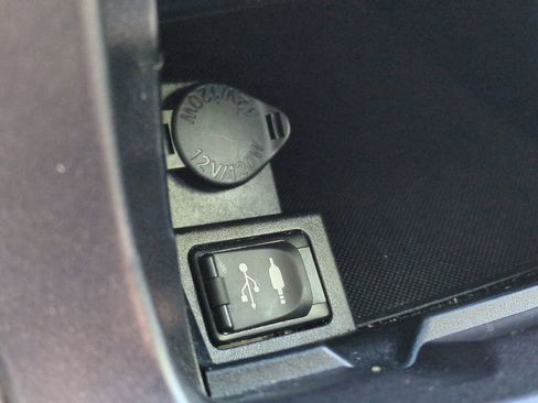 Used 2016 Toyota Camry SE image 21