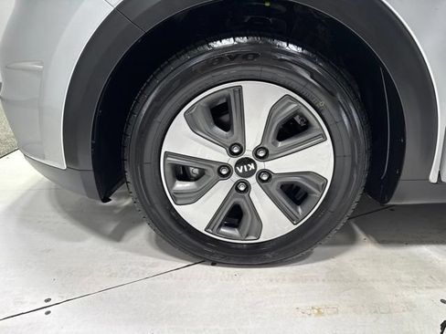 Used 2018 Kia Niro FE FWD image 4